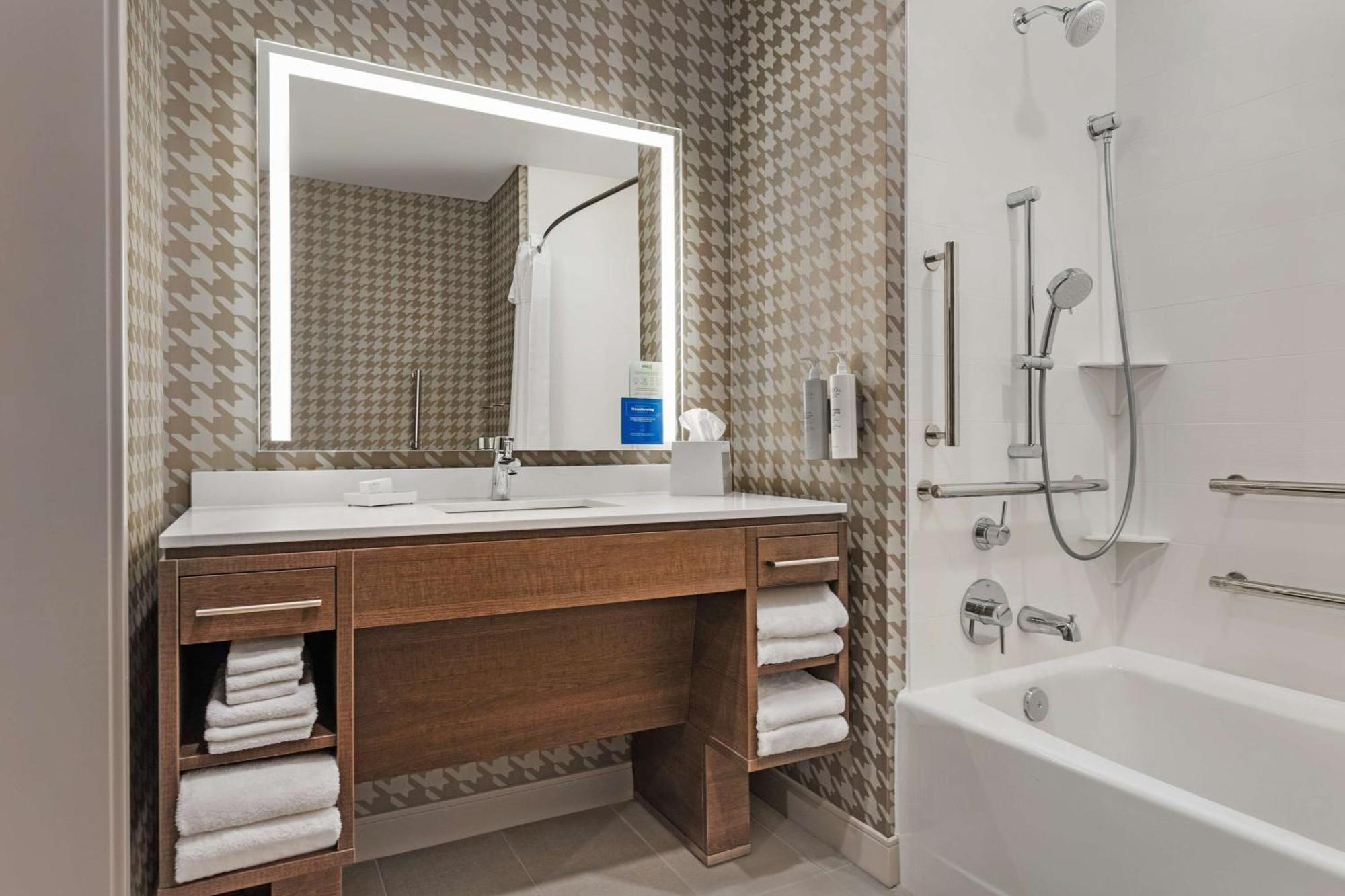 Home2 Suites By Hilton Cedar Rapids Westdale Εξωτερικό φωτογραφία